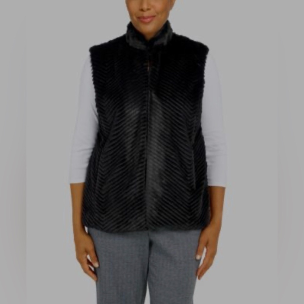 NWT! White House Black Market Black Faux Fur Vest Mob Wife - size XL MSRP $180!